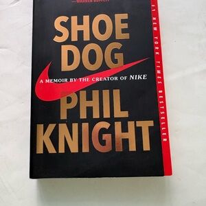 Shoe Dog: A Memoir by the Creator of Nike by Knight, Phil